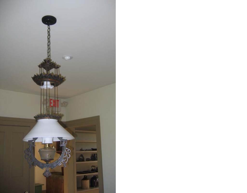 Hanging oil lamp